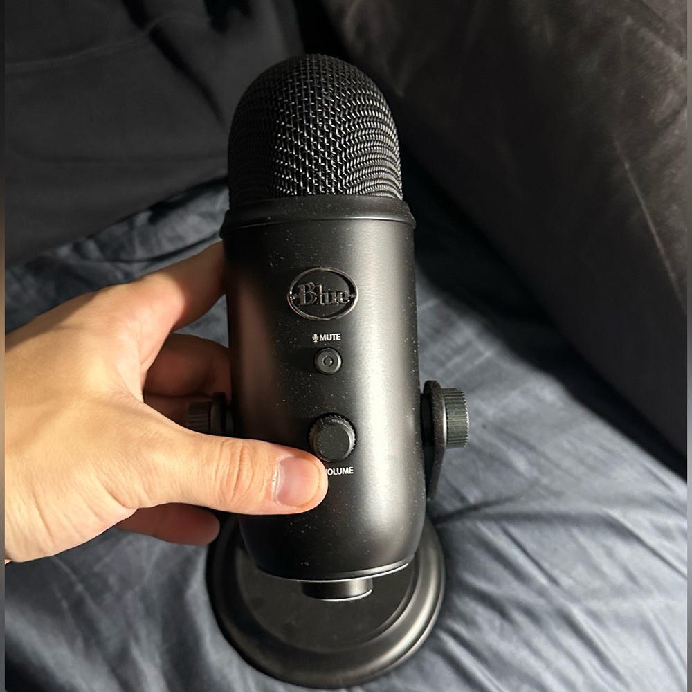 Logitech Blue Yeti Microphone Kit